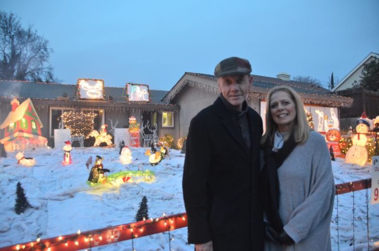 Ed Higgins, Valerie Higgins, Christmas lights