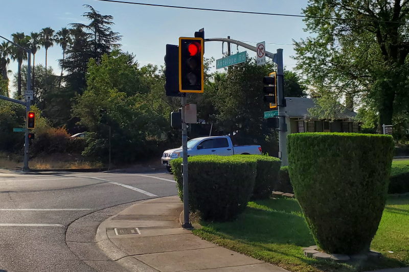 yellow traffic light border