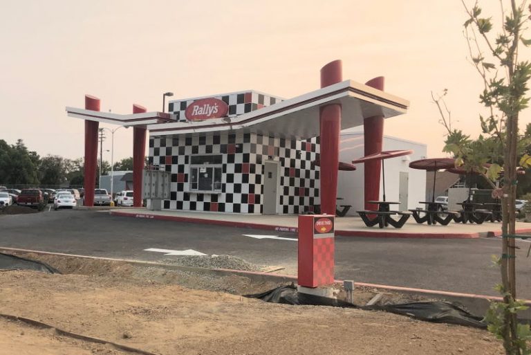 Rally's burger drive-thru