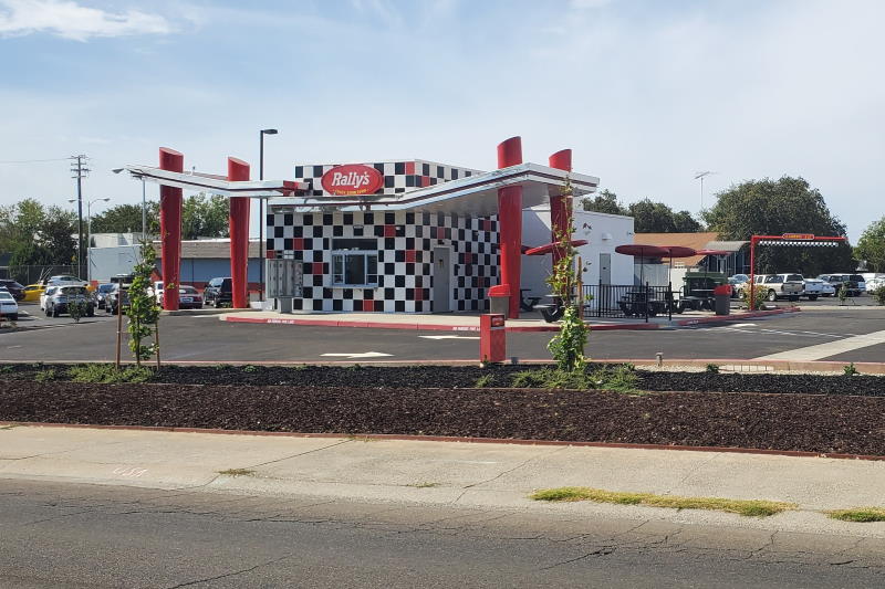 Rally's burger drive-thru