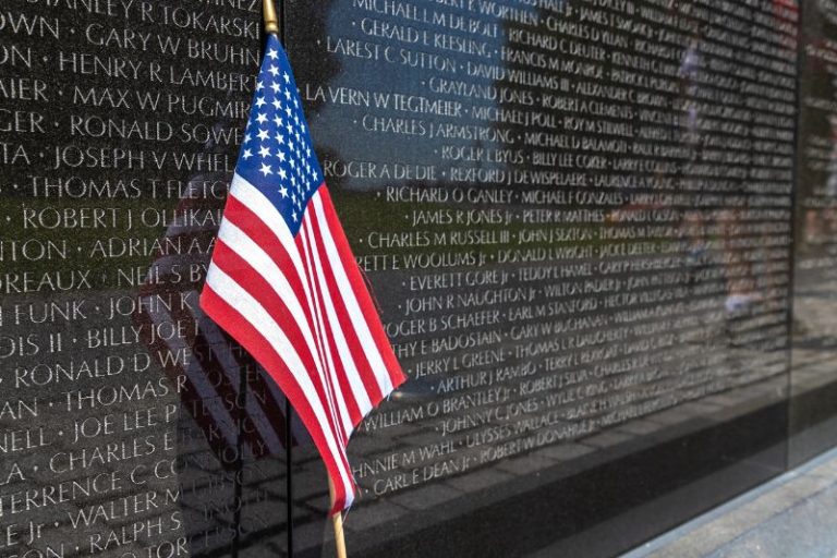 WASHINGTON DC, USA - MARCH 29, 2020: Vietnam Veterans Memorial in Washington DC in a sunny day, USA — Stock Editorial Photography