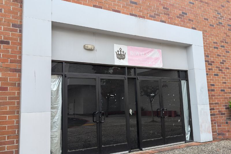 Royal Stage is located at Sunrise Mall behind the former Macy's Men's. // SB Williams