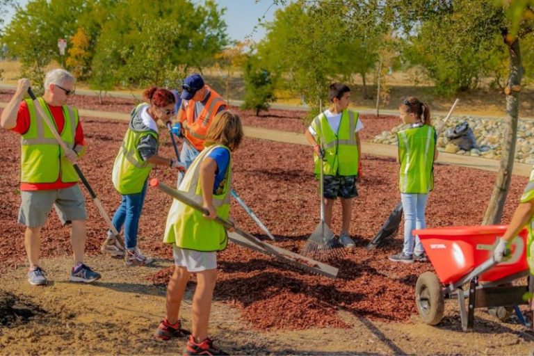 Volunteers serving the city of Citrus Heights // City of Citrus Heights
